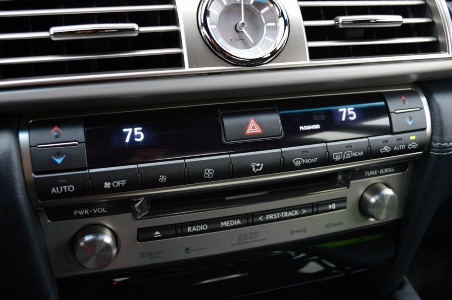  Lexus LS460 F-Sport AWD 2013 года  (фото 16 из 47)